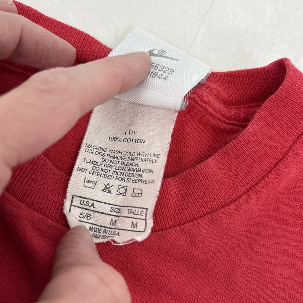 Nike‎ Vintage 90s T-shirt Kids Medium Just Do It Swoosh Made in USA Red FLAW*